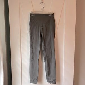 Born Primitive women’s go to leggings size small
